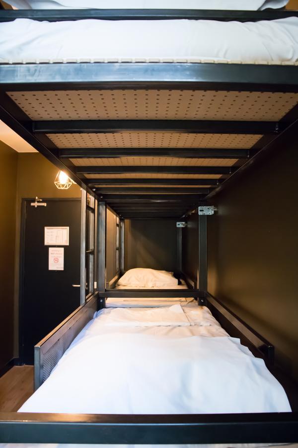Crossroads Hostel Amsterdam Exterior foto